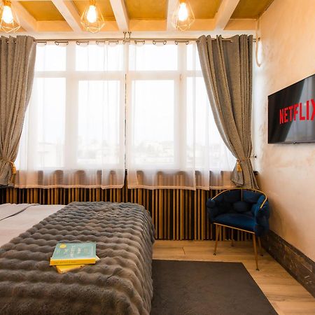 Royalty Apt With City Views On Calea Victoriei Bucarest Esterno foto